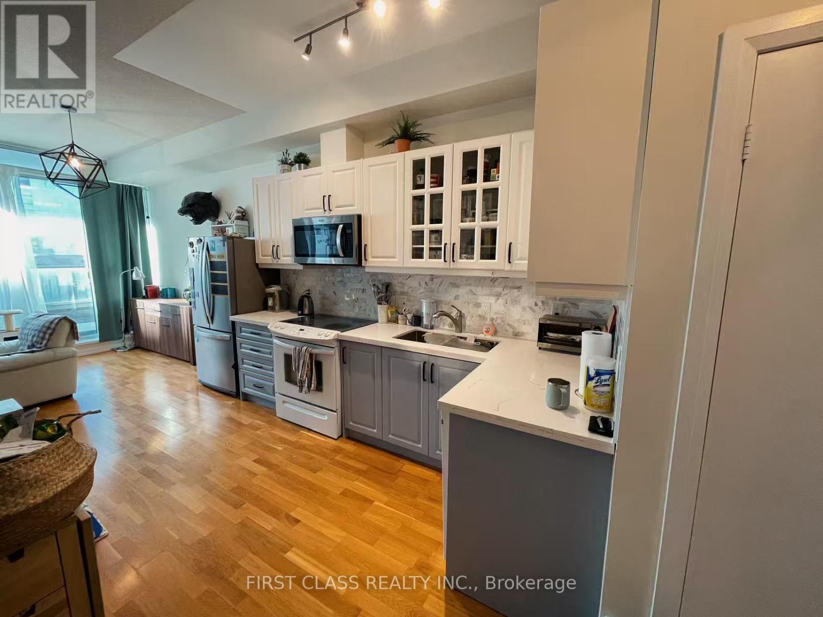 1827 - 111 Elizabeth Street, Toronto, Ontario  M5G 1P7 - Photo 3 - C12685186