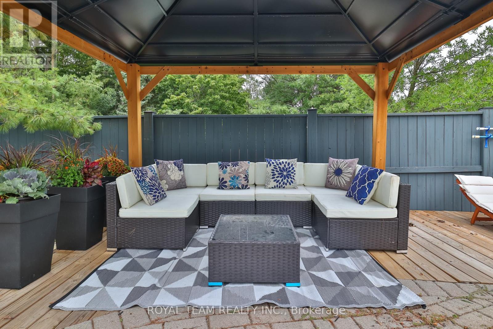 2 Gleave Court, Aurora, Ontario  L4G 7L9 - Photo 23 - N12685190