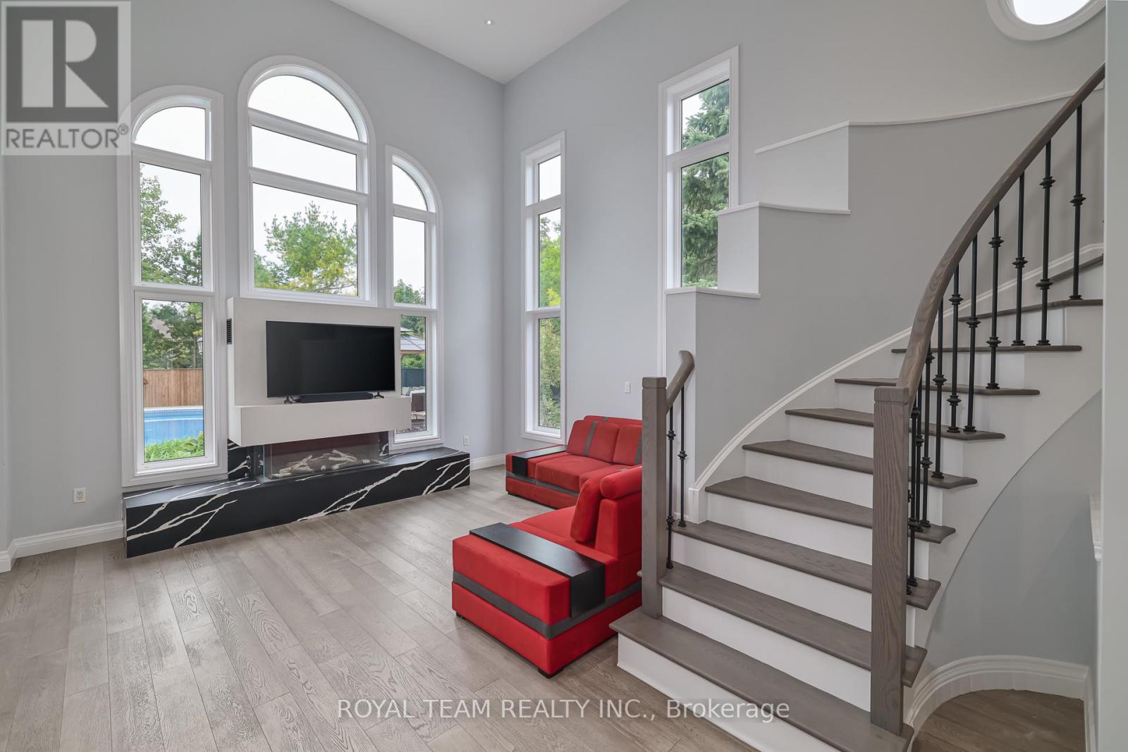 2 Gleave Court, Aurora, Ontario  L4G 7L9 - Photo 7 - N12685190