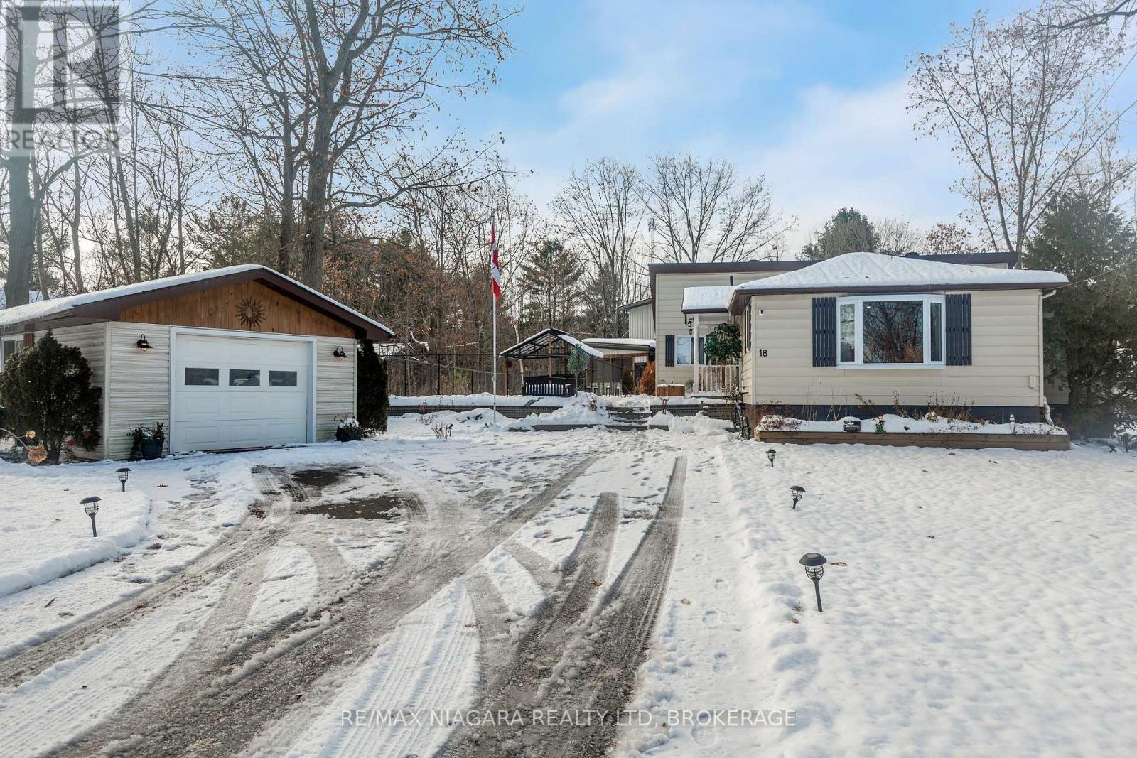 18 Sallows Drive, Tay, Ontario  L0K 2A0 - Photo 2 - S12602522