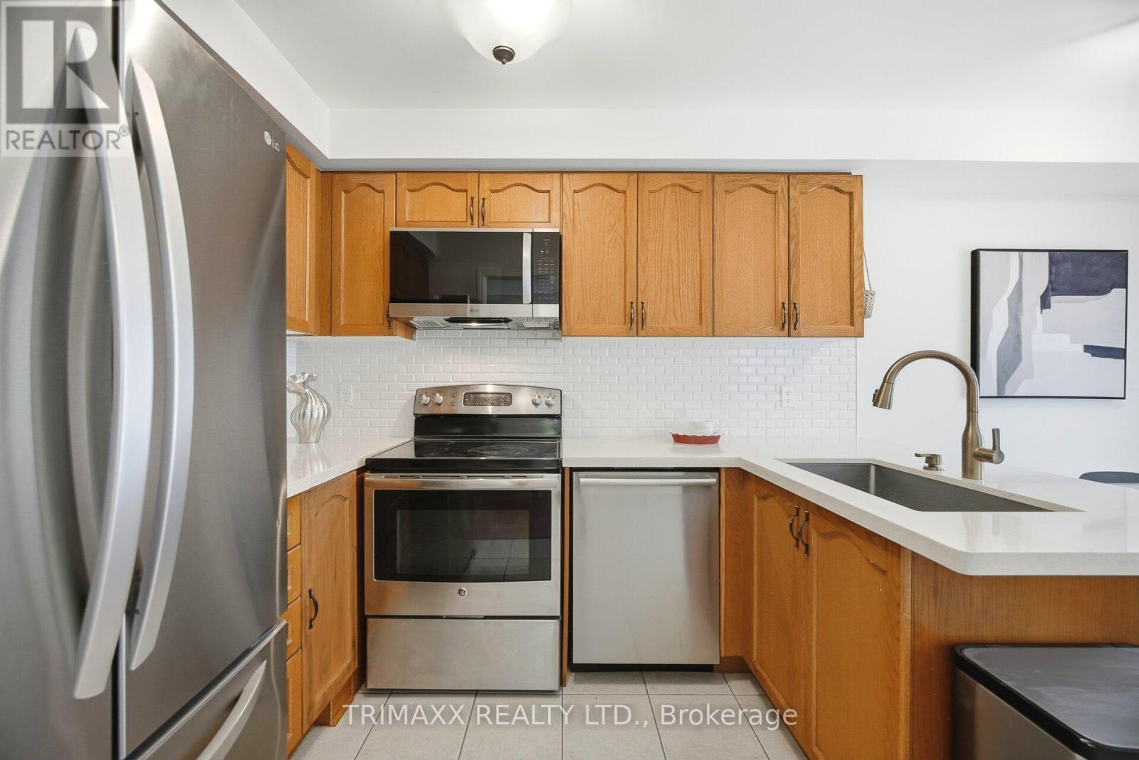 151 Coleridge Drive, Newmarket, Ontario  L3X 2T4 - Photo 13 - N12662460