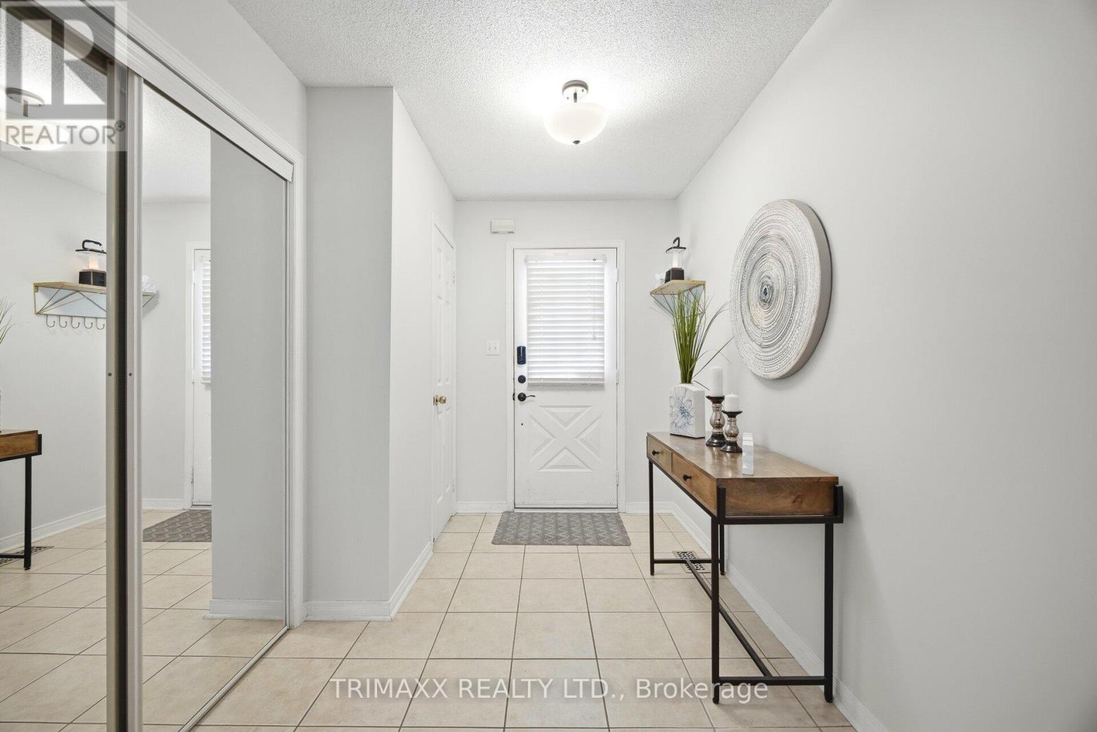 151 Coleridge Drive, Newmarket, Ontario  L3X 2T4 - Photo 5 - N12662460