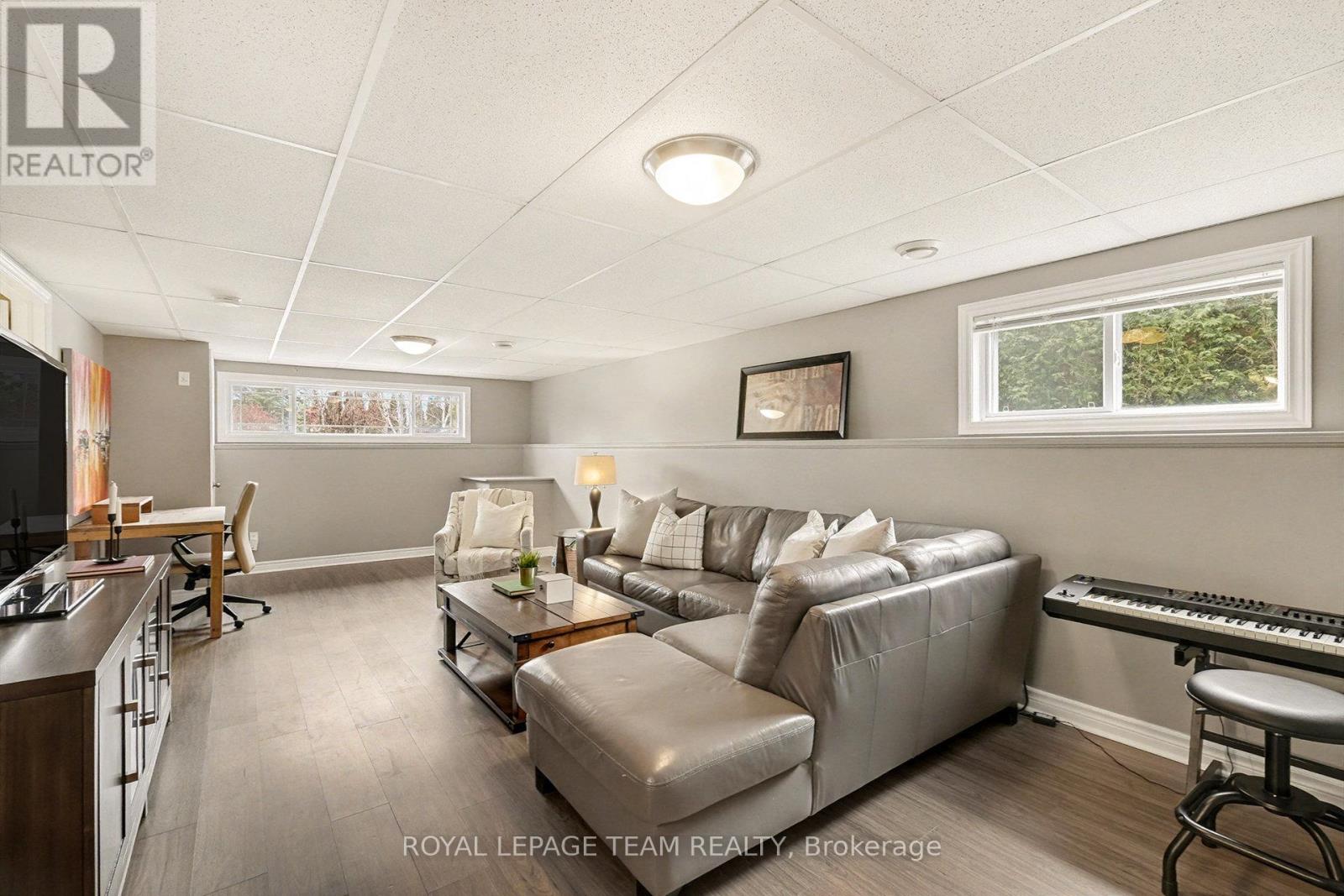 4298 Schell Street, South Dundas, Ontario  K0C 2H0 - Photo 10 - X12685214