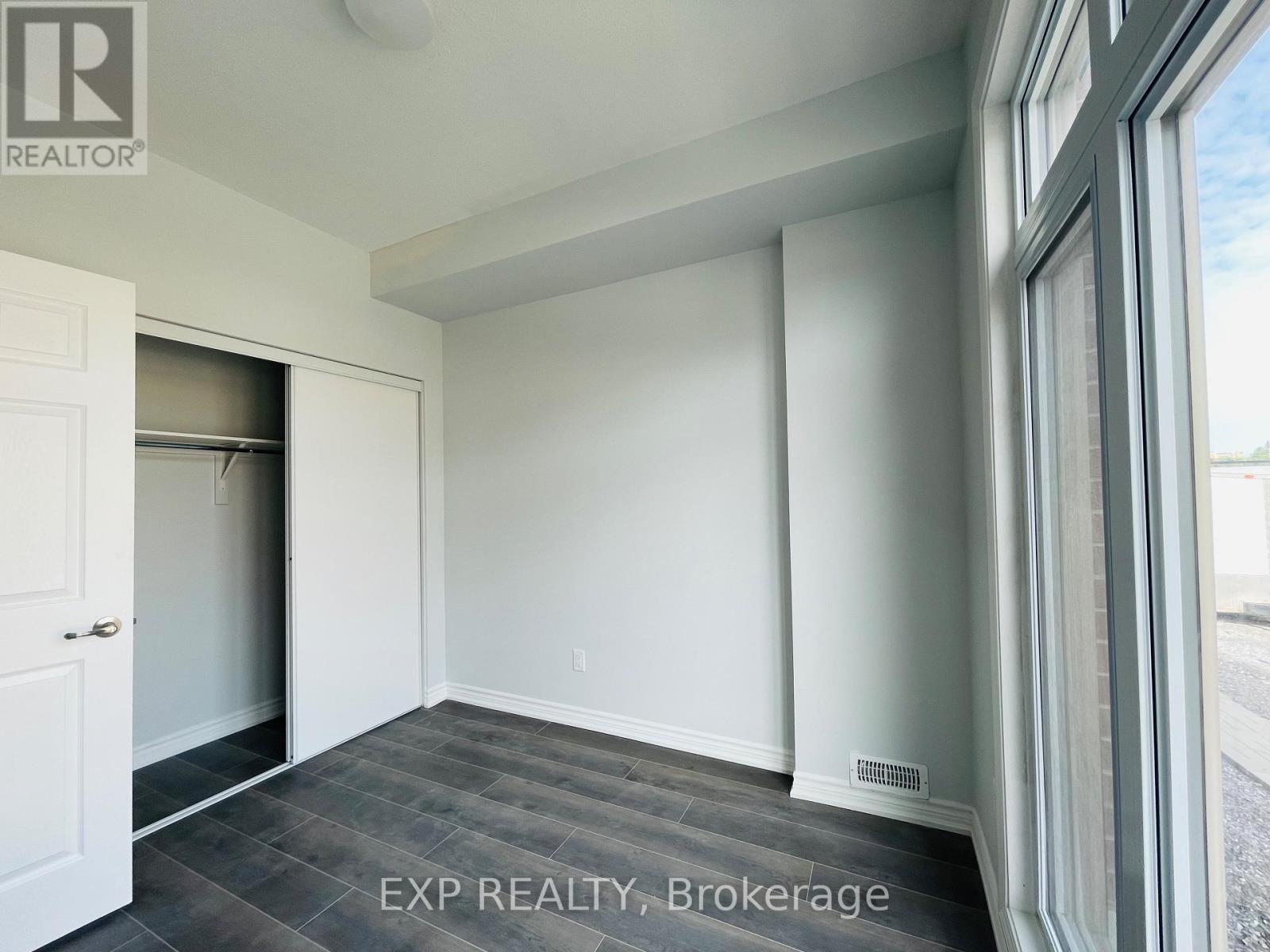 1406 Hemlock Road, Ottawa, Ontario  K1K 5A8 - Photo 3 - X12685220