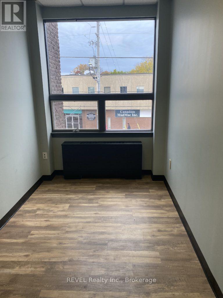 201 - 112 Queenston Street, St. Catharines, Ontario  L2R 2Z4 - Photo 3 - X12685198