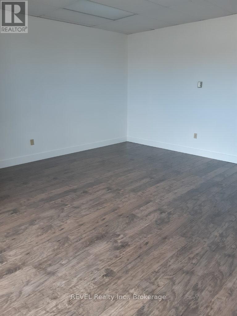 202 - 112 Queenston Street, St. Catharines, Ontario  L2R 2Z4 - Photo 3 - X12685200