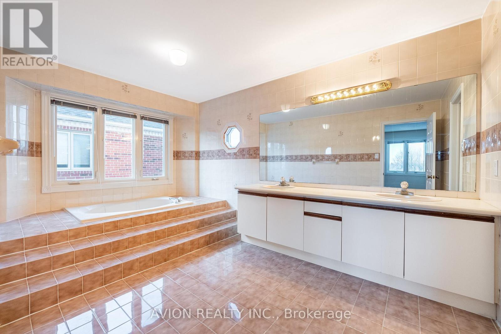 103 Spadina Road, Richmond Hill, Ontario  L4B 2Y9 - Photo 22 - N12685210