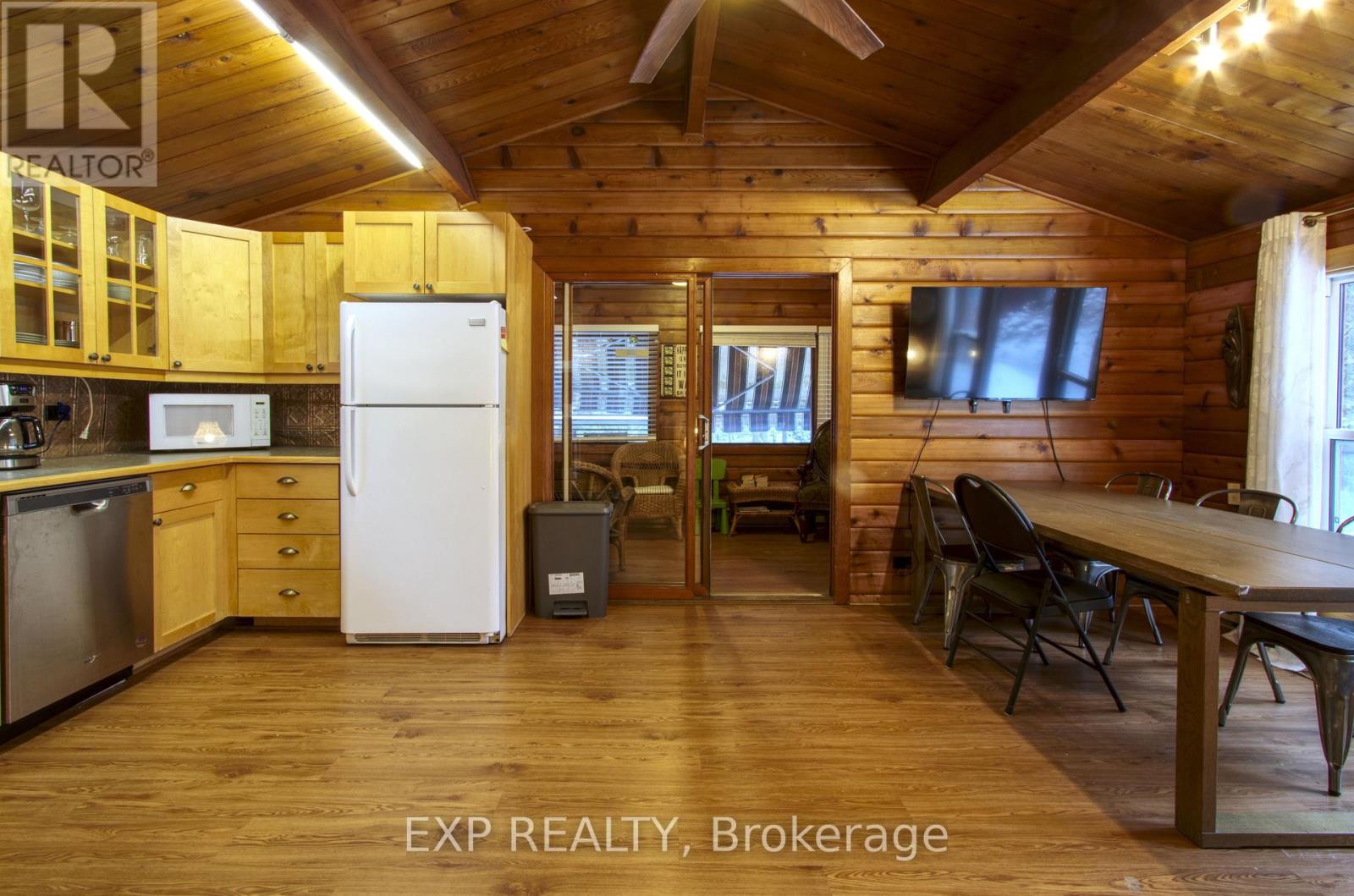 27 Groeger Road, Huntsville, Ontario  P1H 2J4 - Photo 12 - X12685234