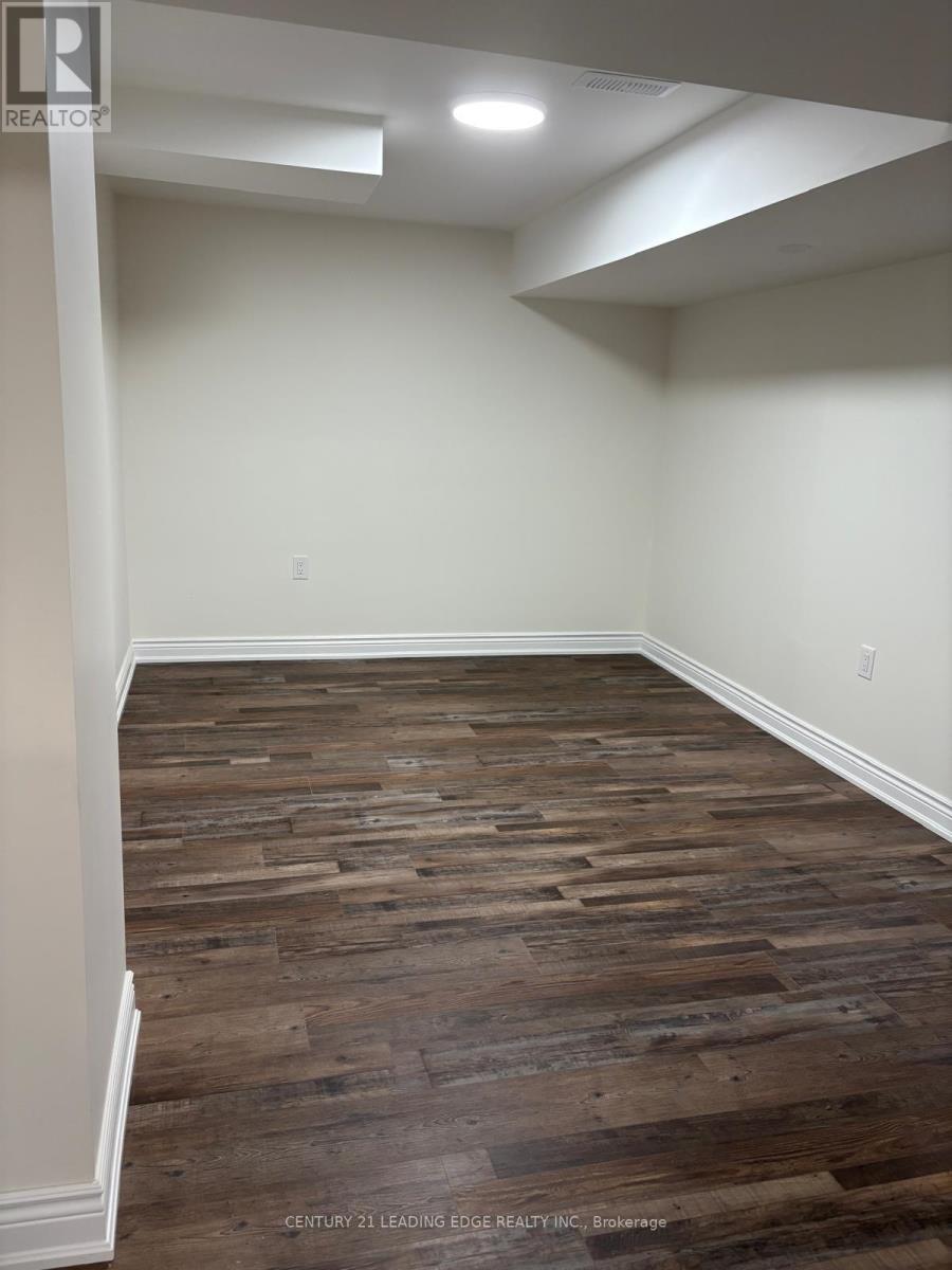 968 Summerbreeze Court, Mississauga, Ontario  L5V 1E1 - Photo 4 - W12685230