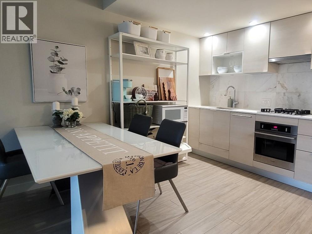 306 602 COMO LAKE AVENUE, Coquitlam, British Columbia