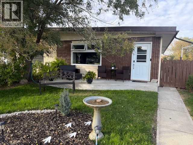 204b 9 Avenue Se, Drumheller, Alberta  T0J 0Y6 - Photo 2 - A2267011