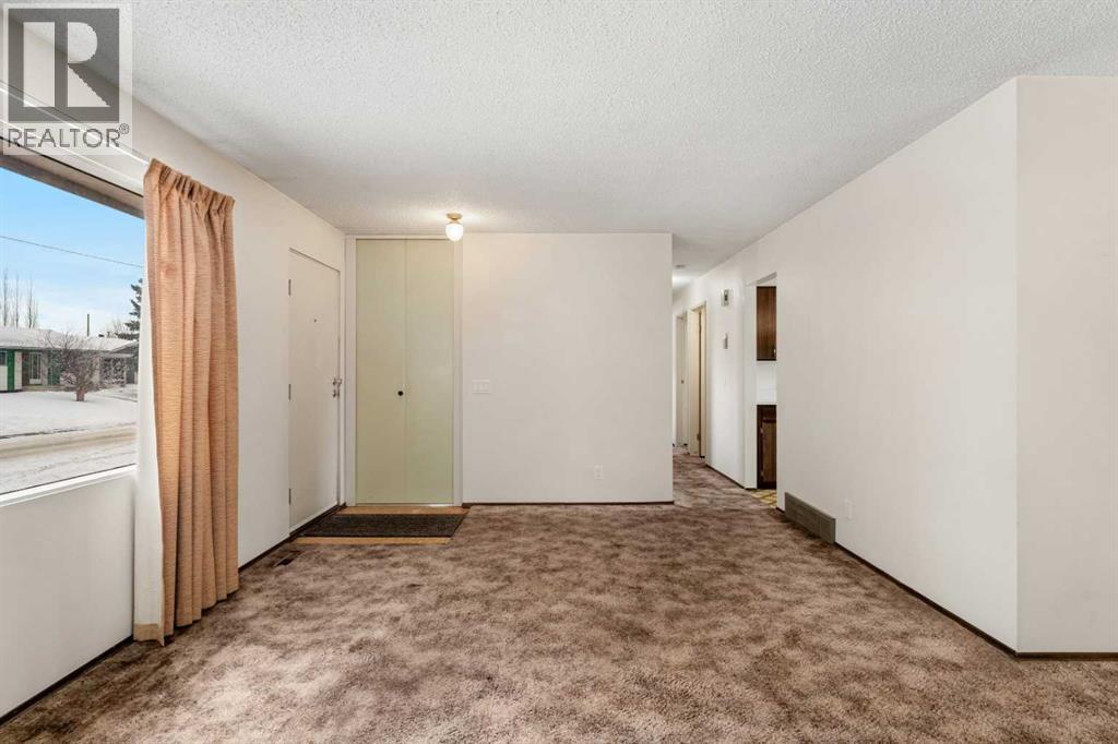 1151 Marcombe Crescent Ne, Calgary, Alberta  T2A 4H8 - Photo 7 - A2277400