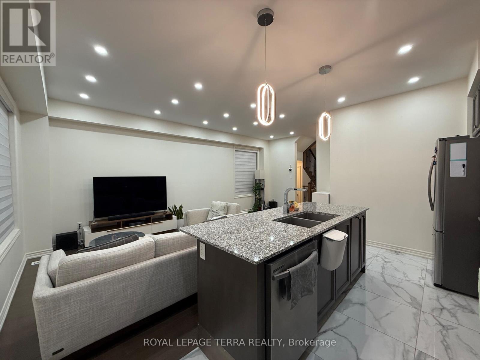 70 Fruitful Crescent, Whitby, Ontario  L1P 0N3 - Photo 14 - E12685288