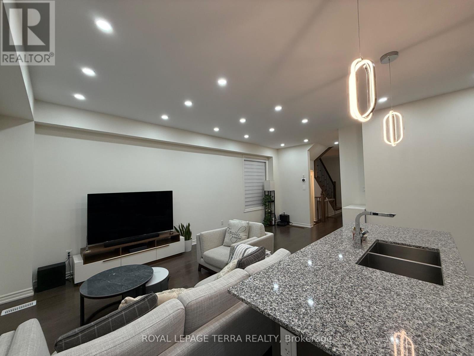 70 Fruitful Crescent, Whitby, Ontario  L1P 0N3 - Photo 16 - E12685288