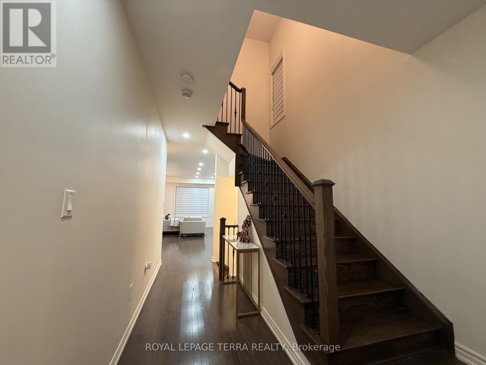 70 Fruitful Crescent, Whitby, Ontario  L1P 0N3 - Photo 7 - E12685288