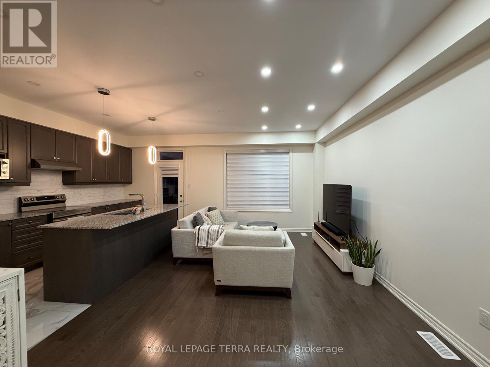 70 Fruitful Crescent, Whitby, Ontario  L1P 0N3 - Photo 8 - E12685288