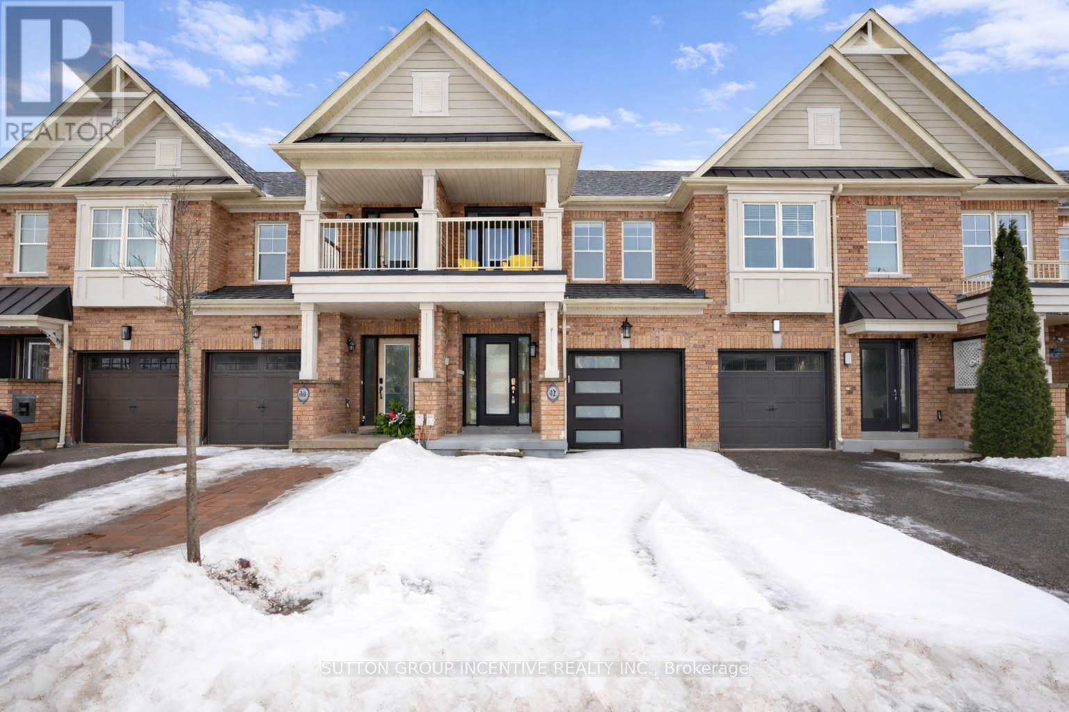 42 Southeast Passage, Whitchurch-Stouffville, Ontario  L4A 0Y3 - Photo 2 - N12685290