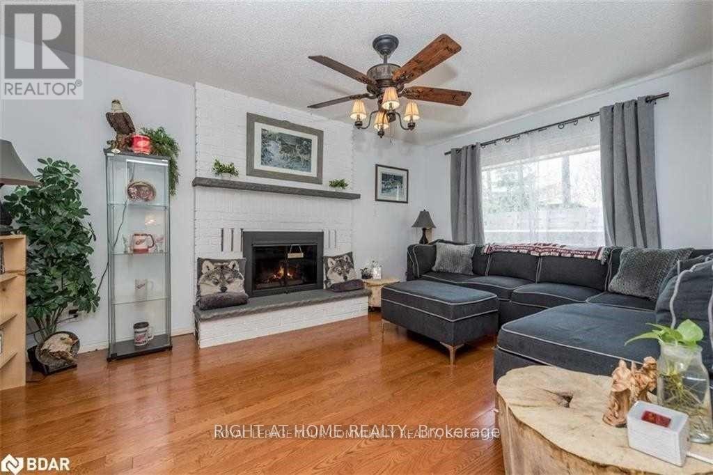 12 Keats Drive, Barrie, Ontario  L4N 6C7 - Photo 5 - S12675076