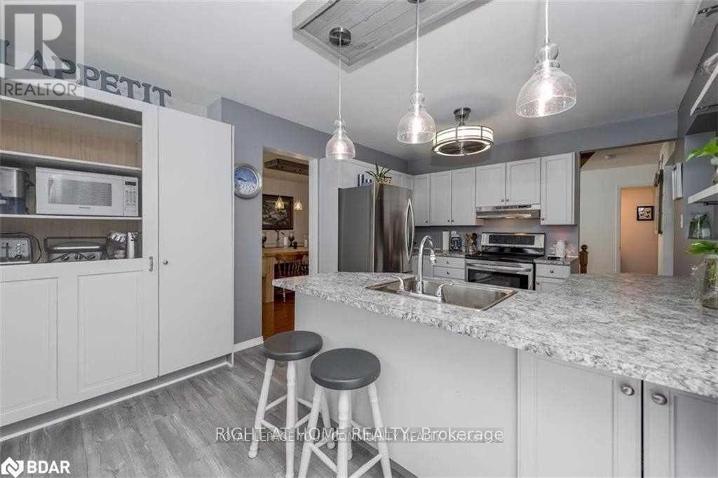 12 Keats Drive, Barrie, Ontario  L4N 6C7 - Photo 4 - S12675076