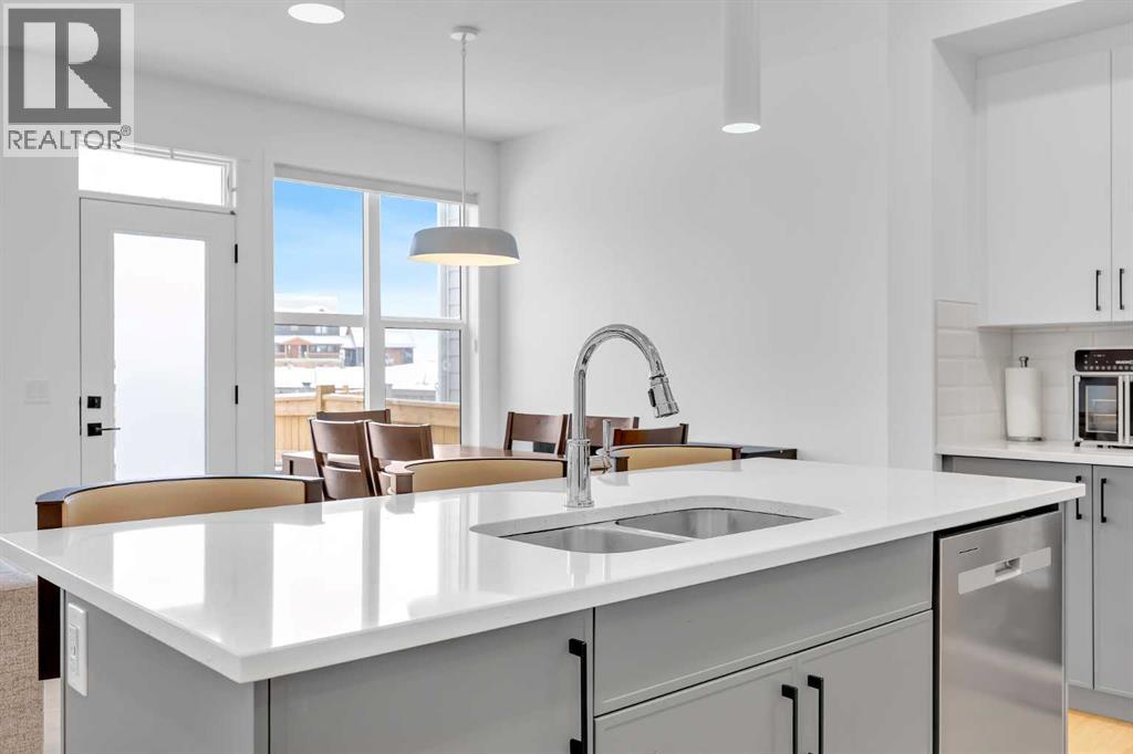 16 Magnolia Bay Se, Calgary, Alberta  T3M 3M9 - Photo 7 - A2274748