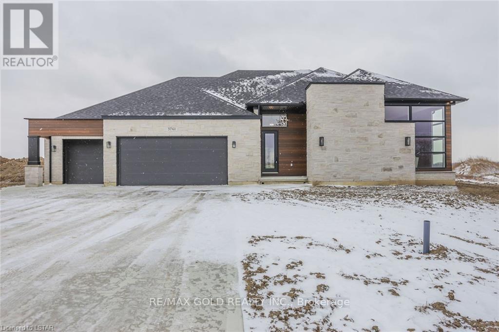 3761 QUEEN STREET, Plympton-Wyoming, Ontario