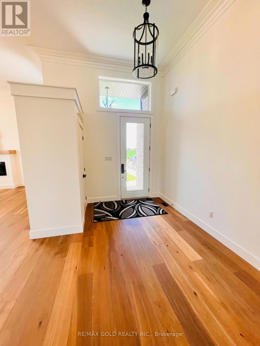 3761 Queen Street, Plympton-Wyoming, Ontario  N0N 1E0 - Photo 11 - X12685268