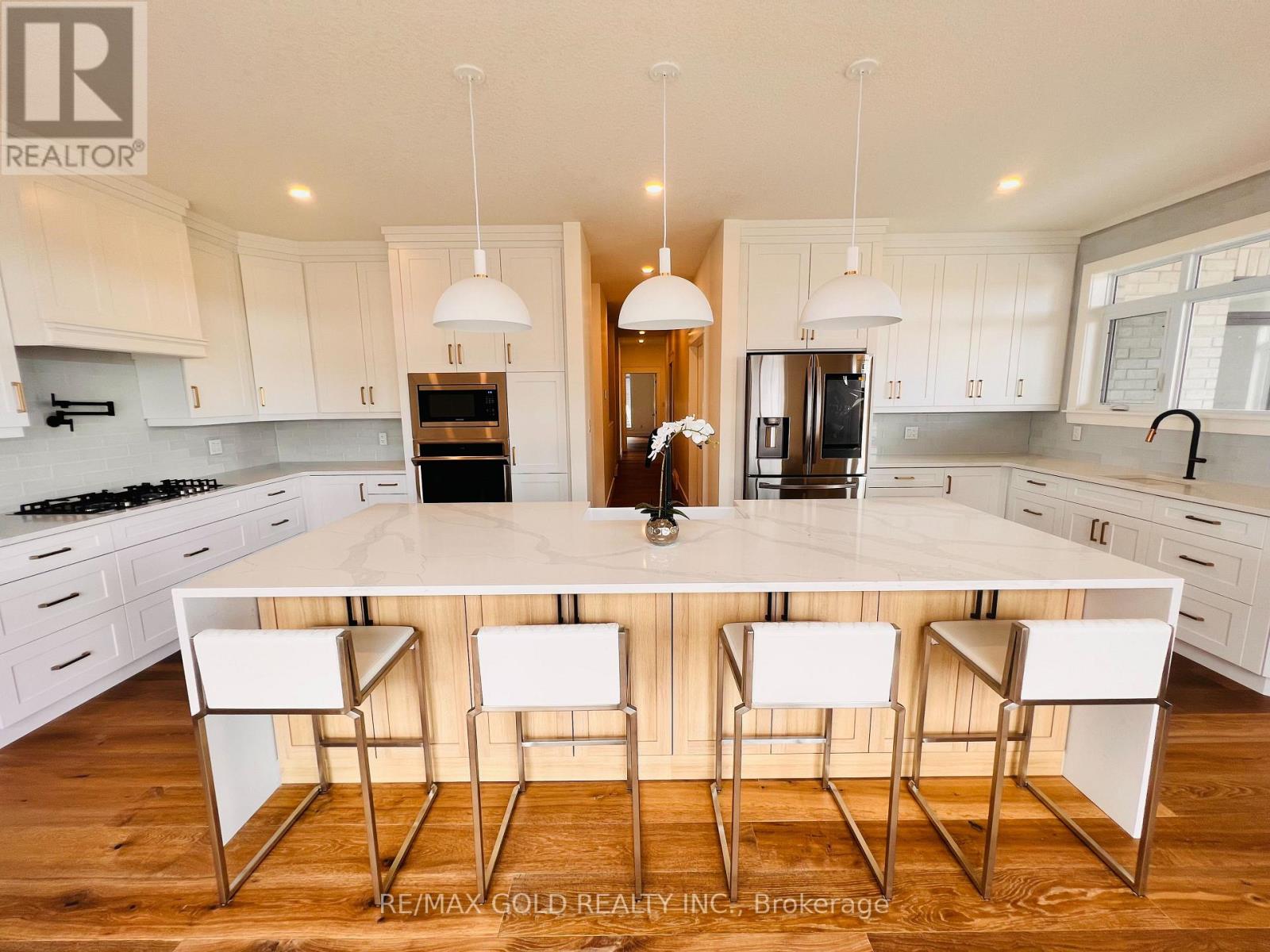 3761 Queen Street, Plympton-Wyoming, Ontario  N0N 1E0 - Photo 15 - X12685268