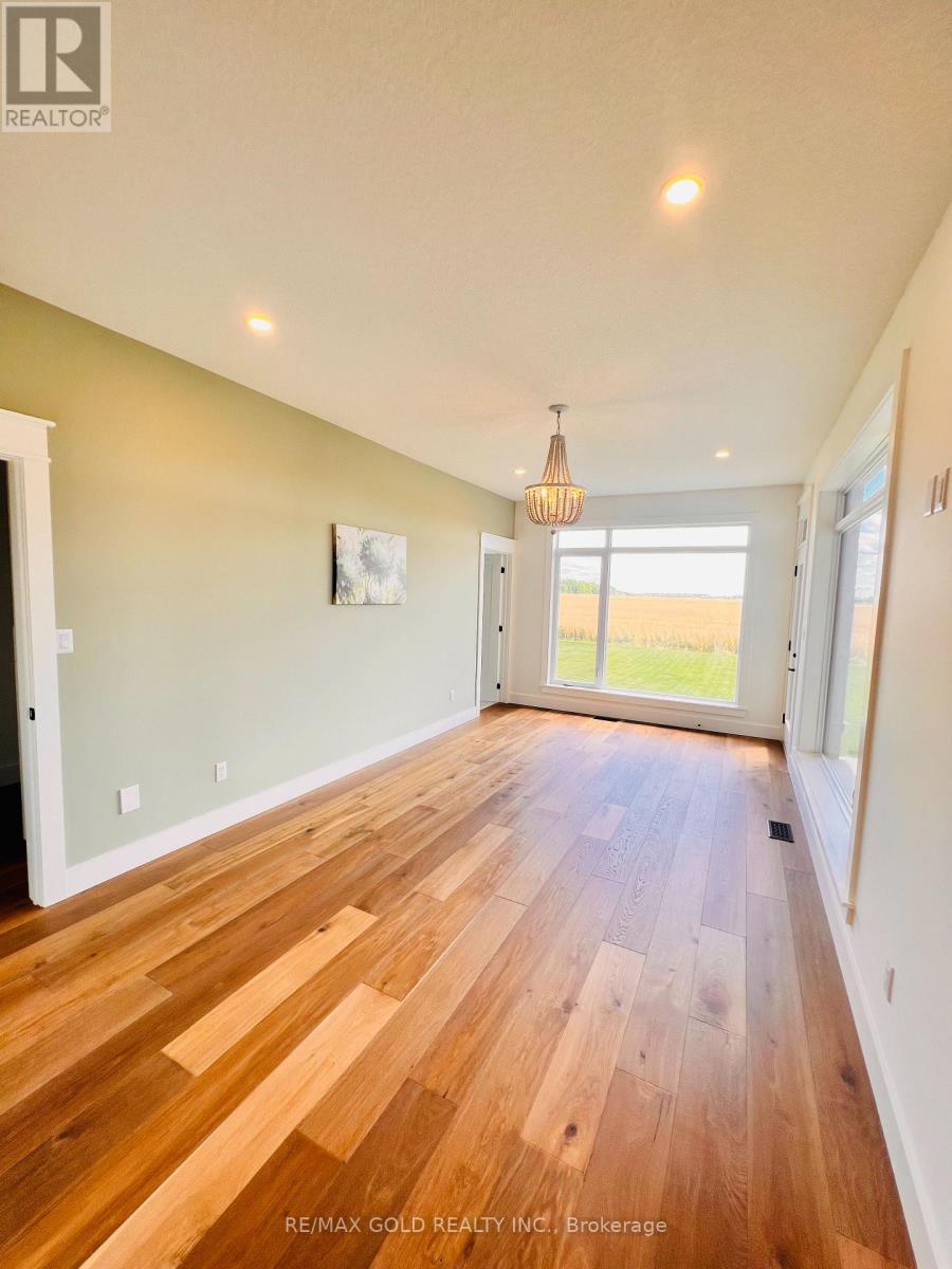 3761 Queen Street, Plympton-Wyoming, Ontario  N0N 1E0 - Photo 18 - X12685268