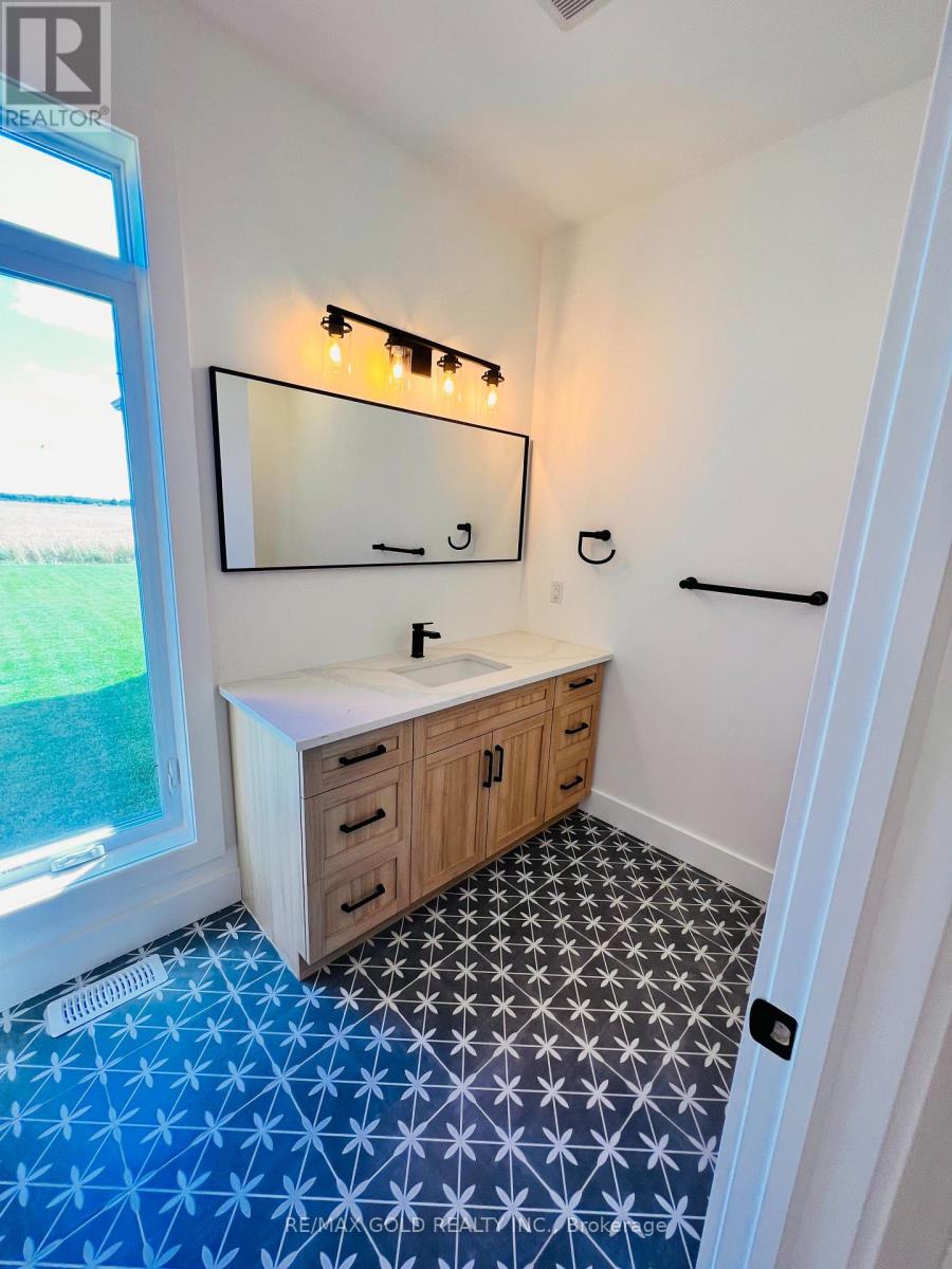 3761 Queen Street, Plympton-Wyoming, Ontario  N0N 1E0 - Photo 25 - X12685268