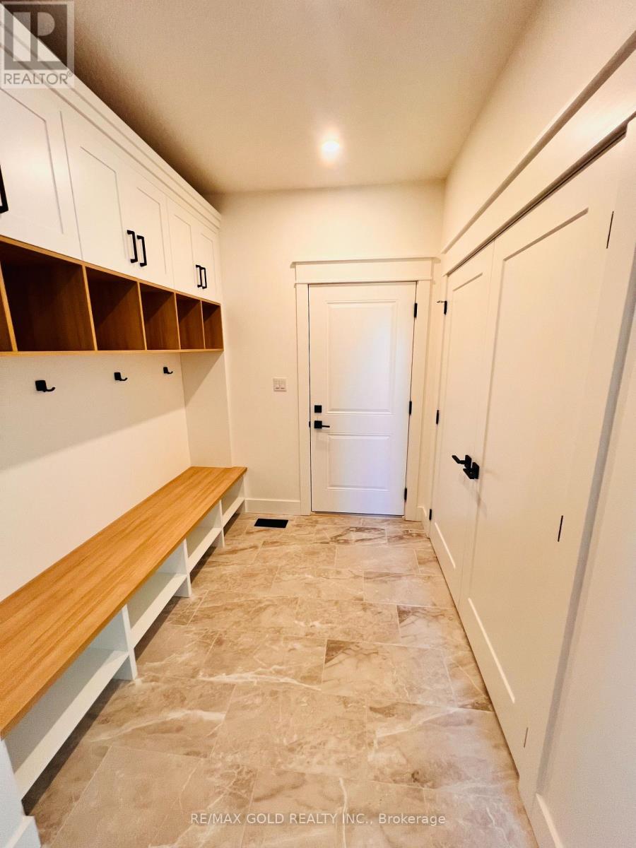 3761 Queen Street, Plympton-Wyoming, Ontario  N0N 1E0 - Photo 27 - X12685268