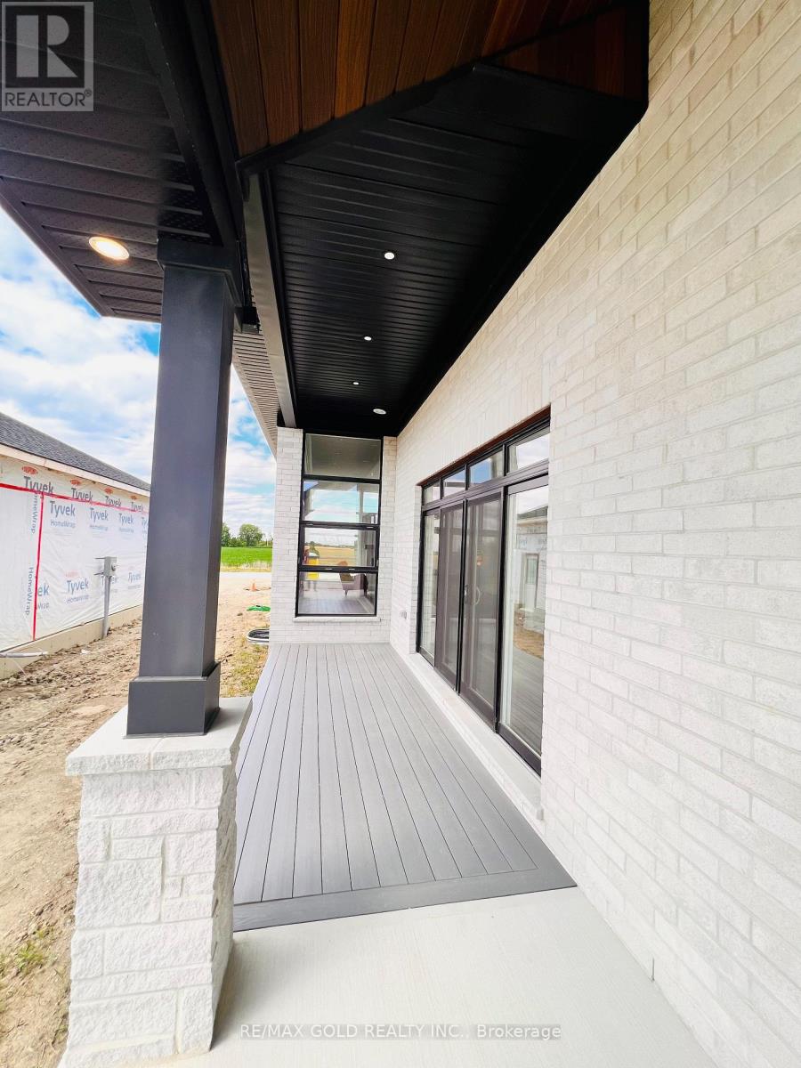 3761 Queen Street, Plympton-Wyoming, Ontario  N0N 1E0 - Photo 37 - X12685268