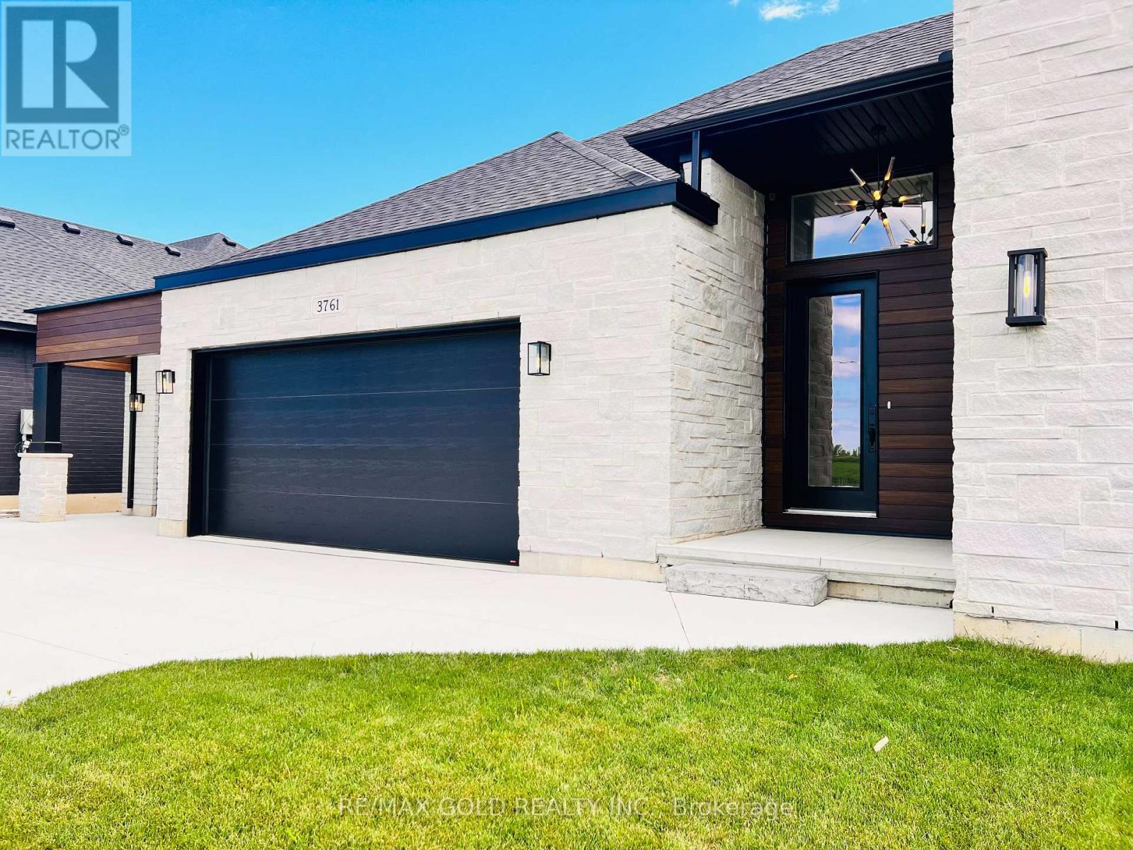 3761 Queen Street, Plympton-Wyoming, Ontario  N0N 1E0 - Photo 44 - X12685268