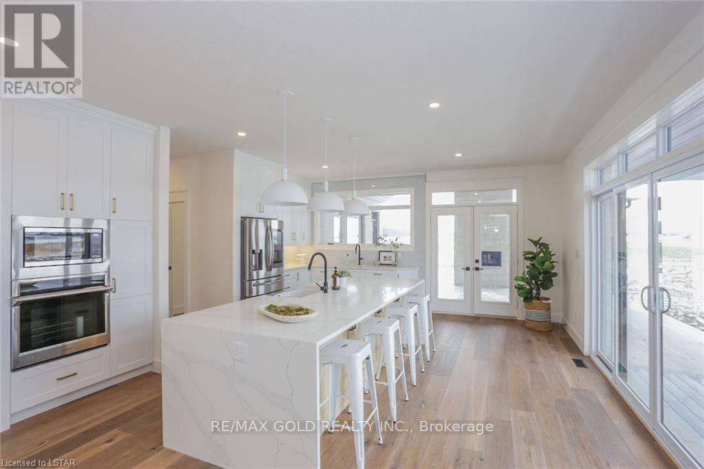 3761 Queen Street, Plympton-Wyoming, Ontario  N0N 1E0 - Photo 5 - X12685268