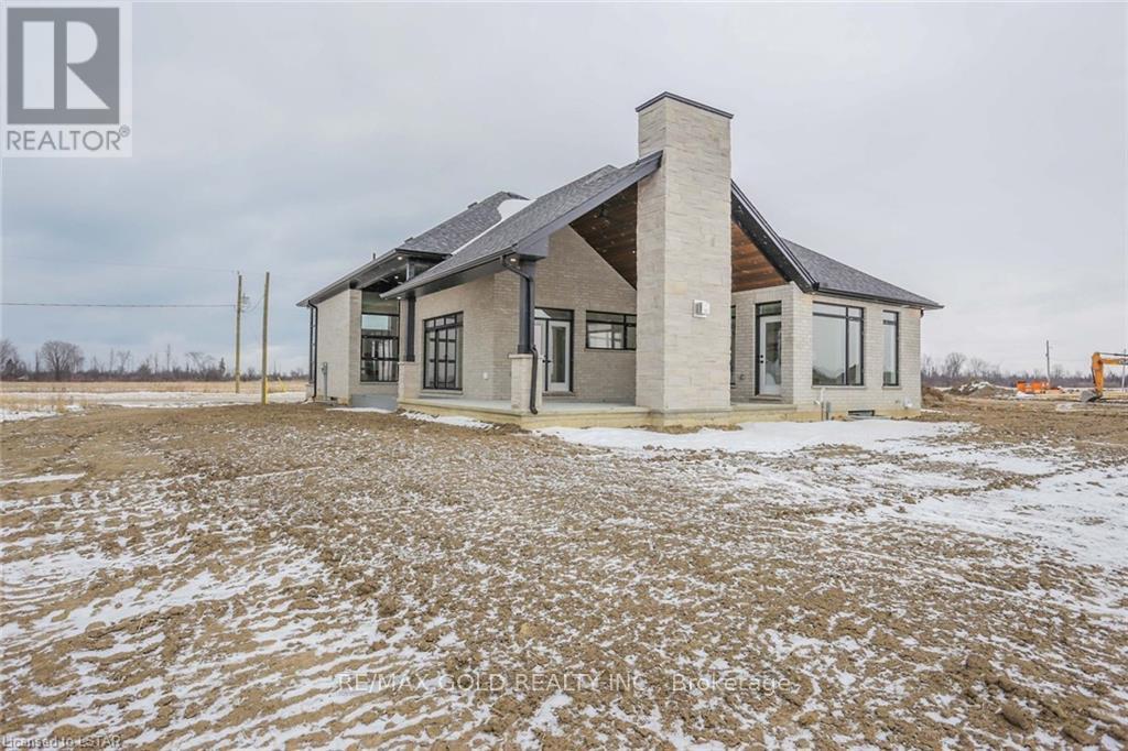 3761 Queen Street, Plympton-Wyoming, Ontario  N0N 1E0 - Photo 50 - X12685268