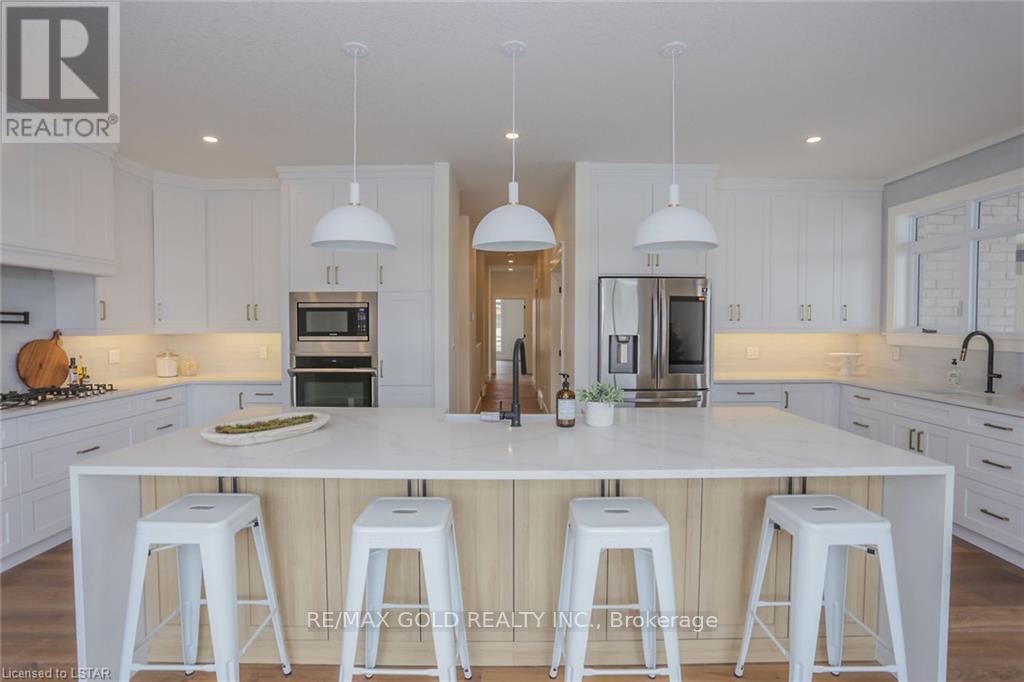 3761 Queen Street, Plympton-Wyoming, Ontario  N0N 1E0 - Photo 6 - X12685268