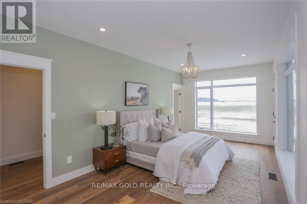 3761 Queen Street, Plympton-Wyoming, Ontario  N0N 1E0 - Photo 7 - X12685268