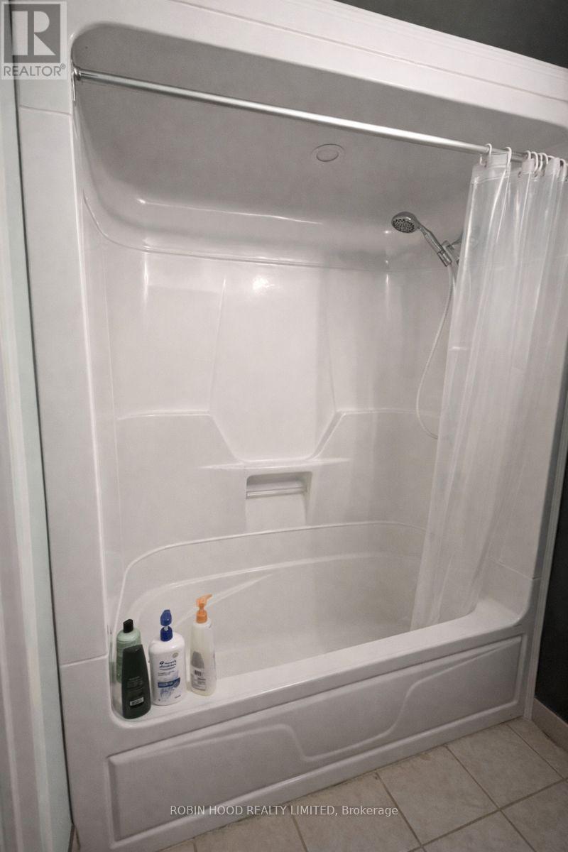 140 Dorothy Street, Welland, Ontario  L3B 3V9 - Photo 10 - X12685272