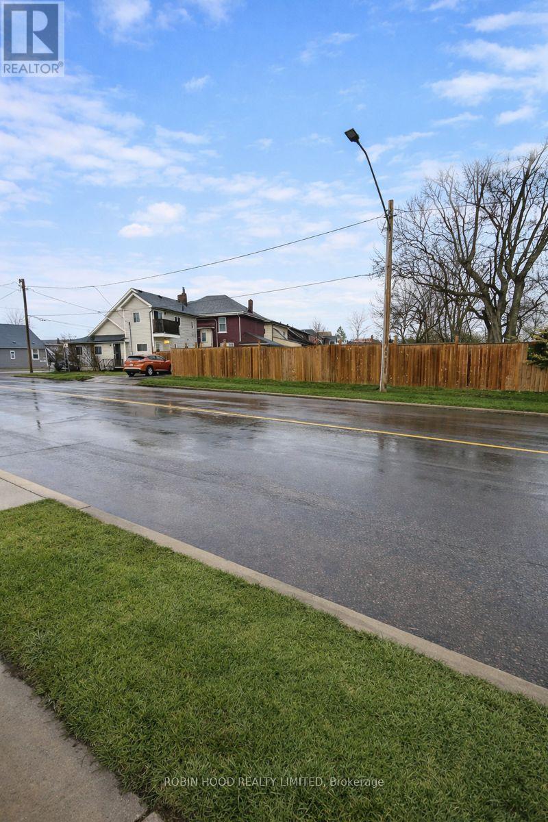 140 Dorothy Street, Welland, Ontario  L3B 3V9 - Photo 18 - X12685272