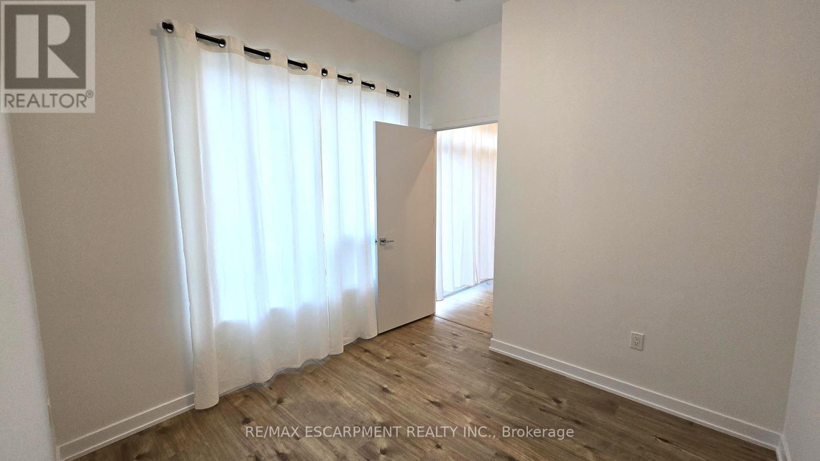 102 - 500 Plains Road E, Burlington, Ontario  L3T 2E1 - Photo 8 - W12652938