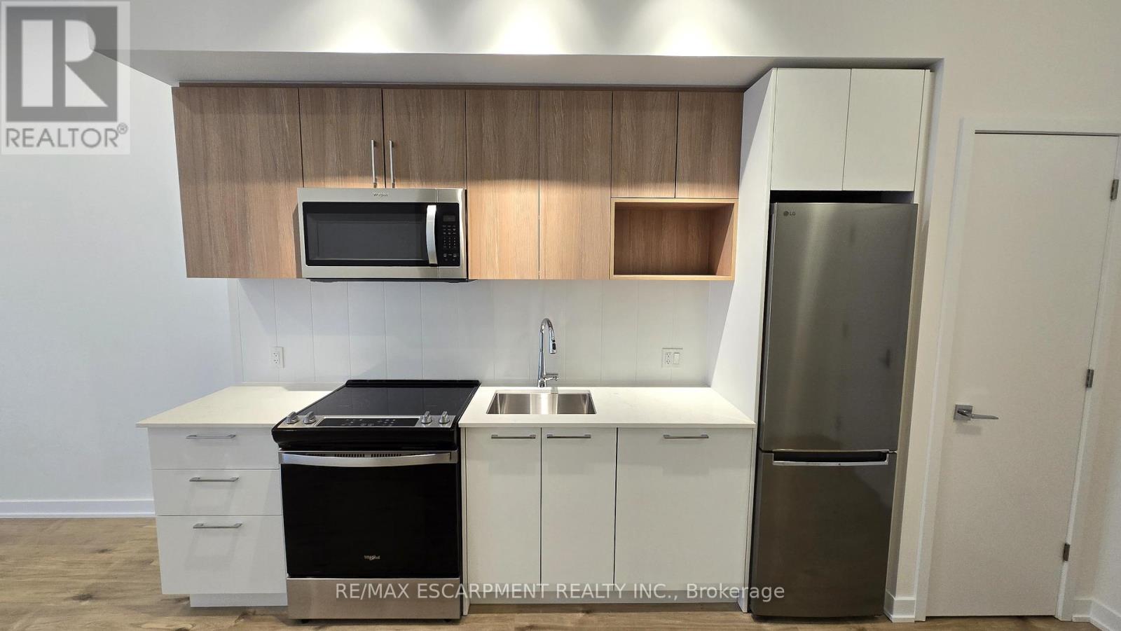 102 - 500 Plains Road E, Burlington, Ontario  L3T 2E1 - Photo 4 - W12652938