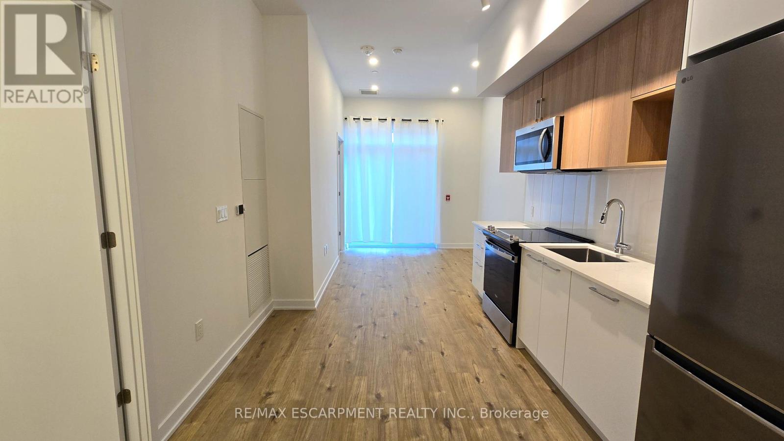 102 - 500 Plains Road E, Burlington, Ontario  L3T 2E1 - Photo 6 - W12652938