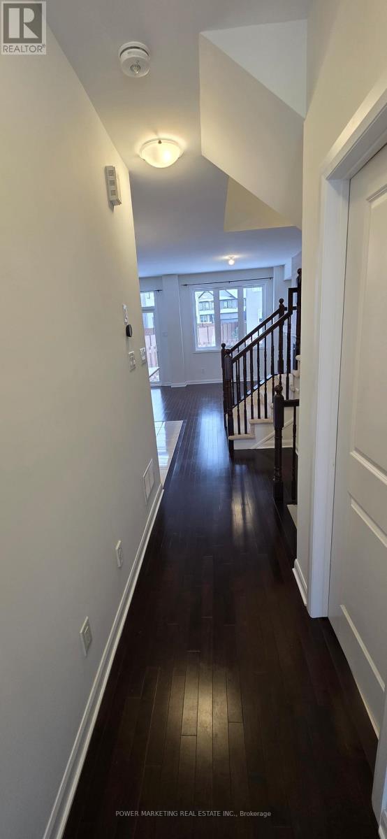 92 Natare Place, Ottawa, Ontario  K2T 0P2 - Photo 2 - X12685296