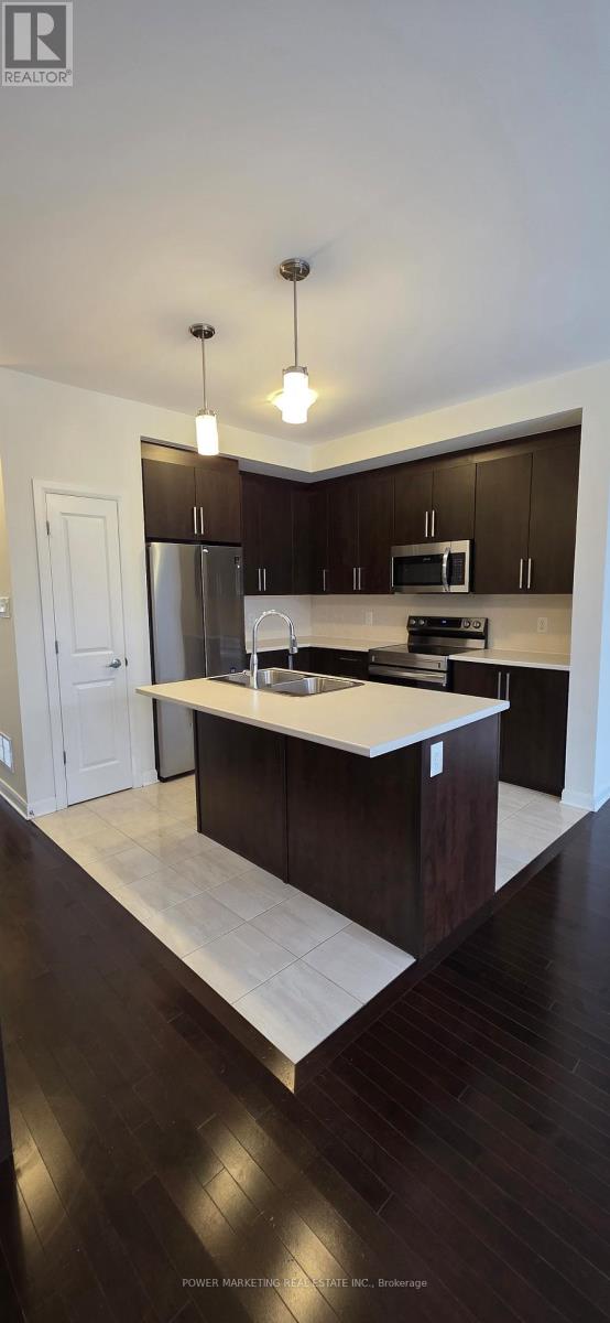 92 Natare Place, Ottawa, Ontario  K2T 0P2 - Photo 4 - X12685296