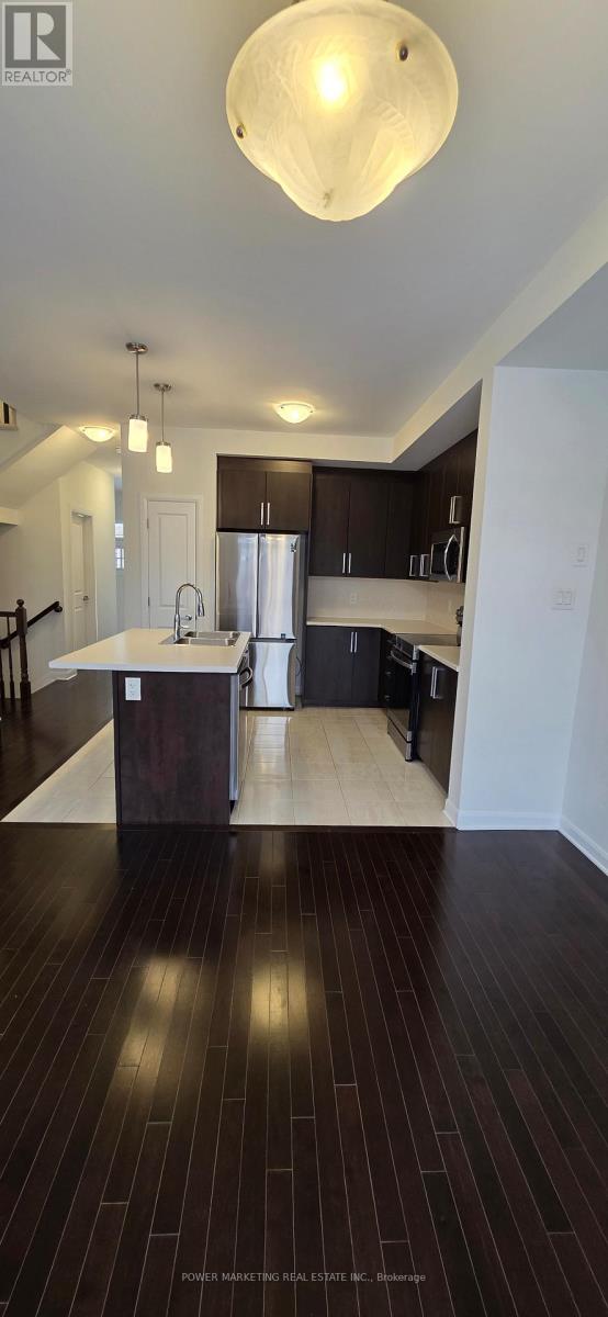 92 Natare Place, Ottawa, Ontario  K2T 0P2 - Photo 5 - X12685296