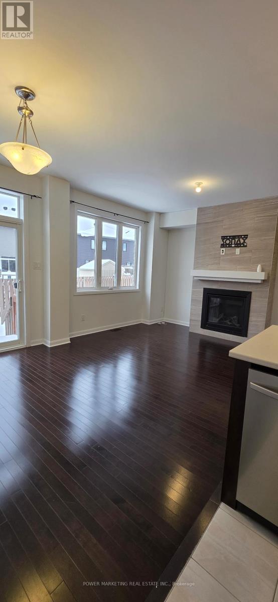 92 Natare Place, Ottawa, Ontario  K2T 0P2 - Photo 7 - X12685296