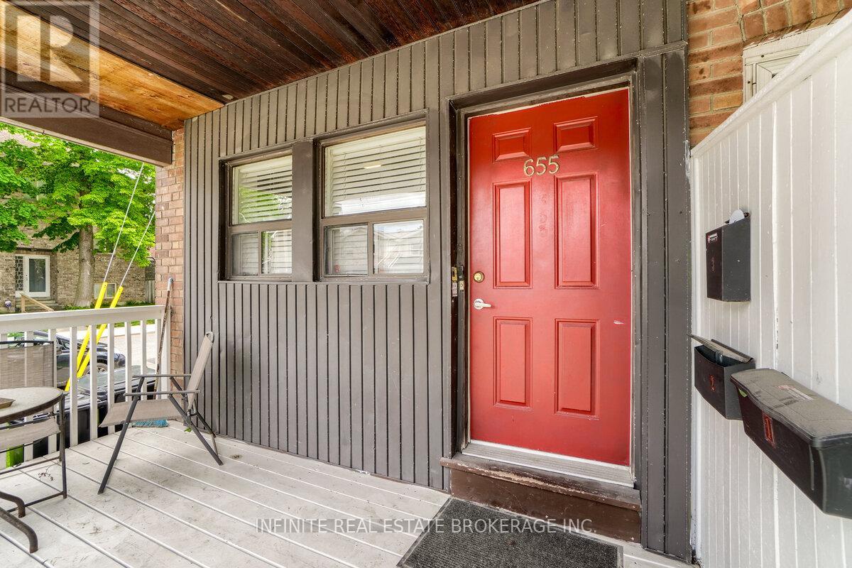 655 Coxwell Avenue, Toronto, Ontario  M4C 3B8 - Photo 10 - E12685306