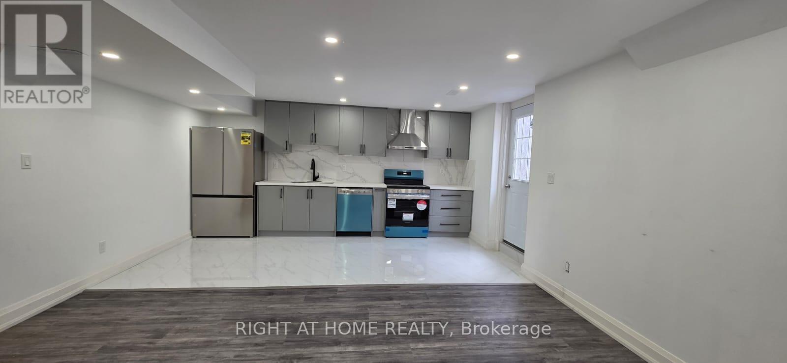 208 Steam Whistle Drive, Whitchurch-Stouffville, Ontario  L4A 4X5 - Photo 2 - N12685292