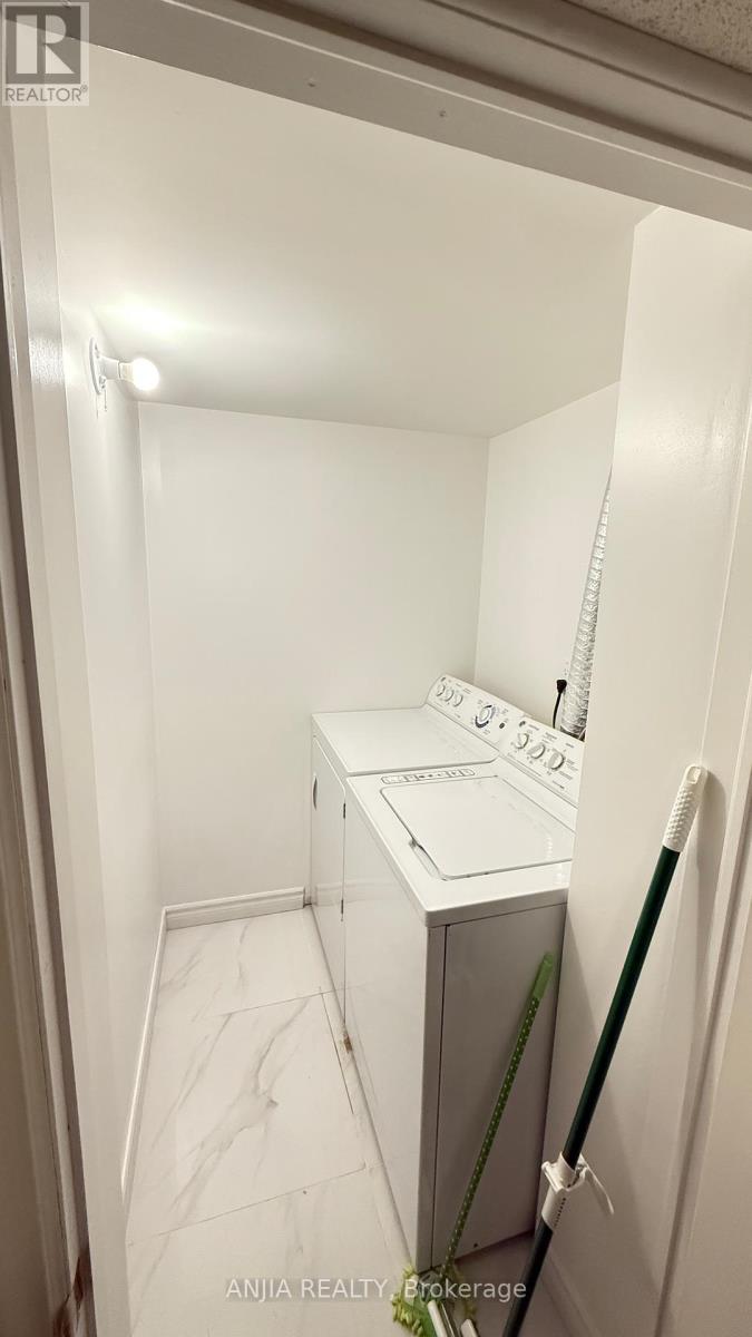 1 Brewsland Crescent, Markham, Ontario  L3T 7H1 - Photo 5 - N12685316