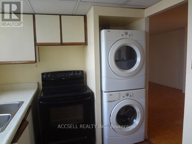 2106 - 3700 Kaneff Crescent, Mississauga, Ontario  L5A 4B8 - Photo 5 - W12685302