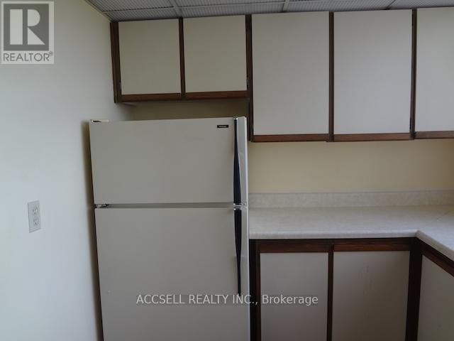 2106 - 3700 Kaneff Crescent, Mississauga, Ontario  L5A 4B8 - Photo 6 - W12685302